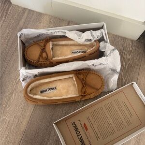 Minnetonka Women's Brown Moccasins with Bow